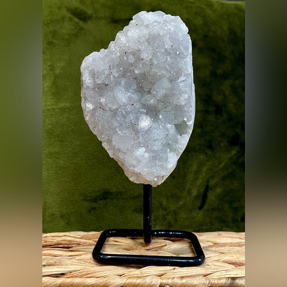 Quartz on a stand - Picture 15 of 15